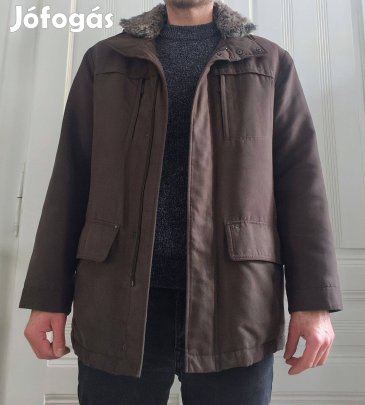 Barna télikabát rejtett kapucnival