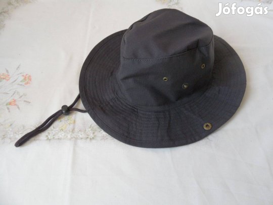 Barna túra kalap