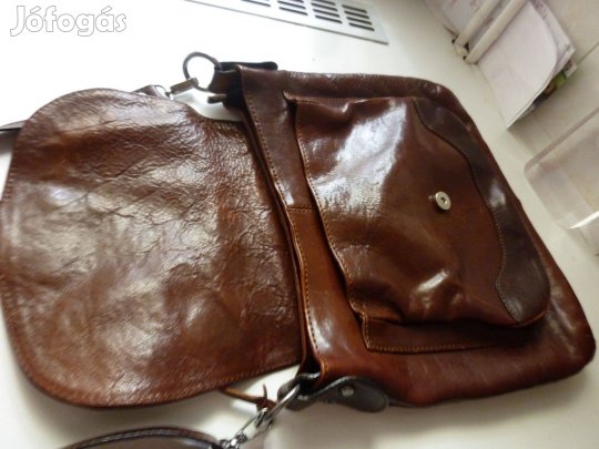 Barna valódi bőr válltáska nagyméretű, sok zsebes
