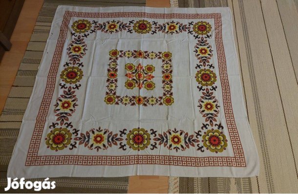 Barna virágmintás abrosz kisebb hibával, 1,20 x 1,16