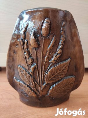 Barna virágmintás váza