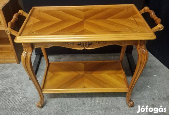 Barok kináló asztalka.