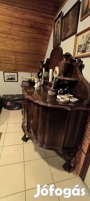 Barokk, neobarokk bútorok és 5 db szék