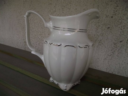 Barokk porcelán kancsó