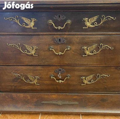 Barokk stílusú sárkanyos komód