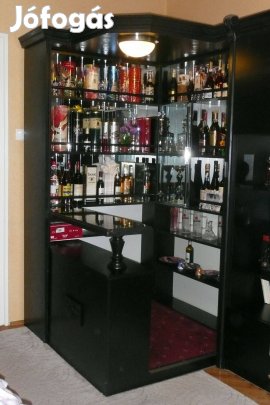 Bársarok szekrénysorral 