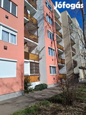 Bartakovics utcában erkélyes lakás eladó!