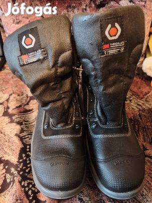 Base tip. magasszárú vas betétes bakancs 