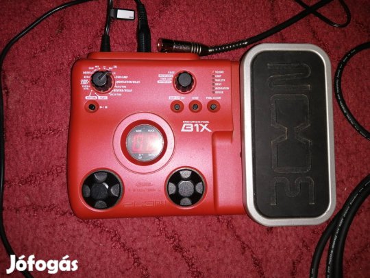 Basszusgitár multieffect pedál. 