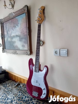 Basszusgitár precision újszerű állapotban Eladó