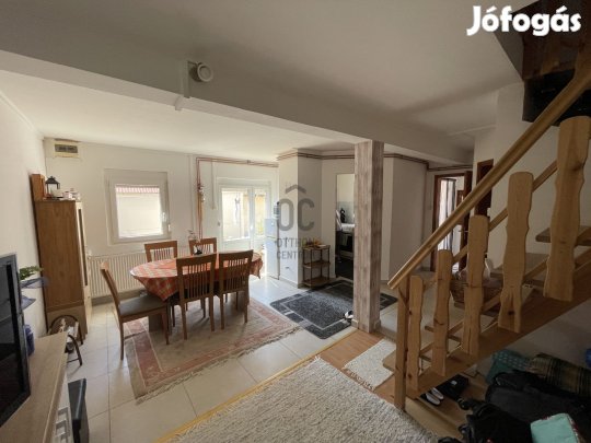 Bátaszéki eladó könnyűszerkezetes családi ház