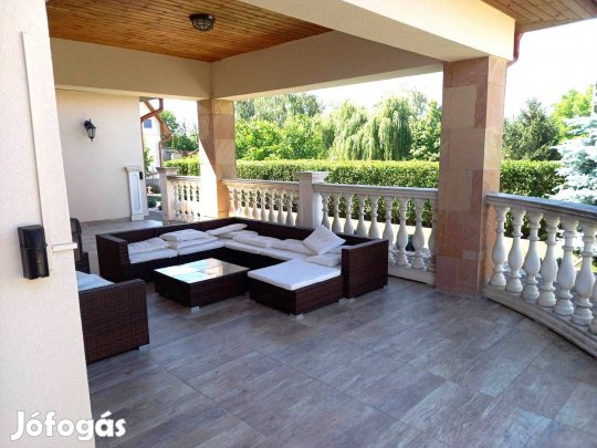 Báthory lakóparkban amerikai stílusú családi ház luxus kivitelben Well