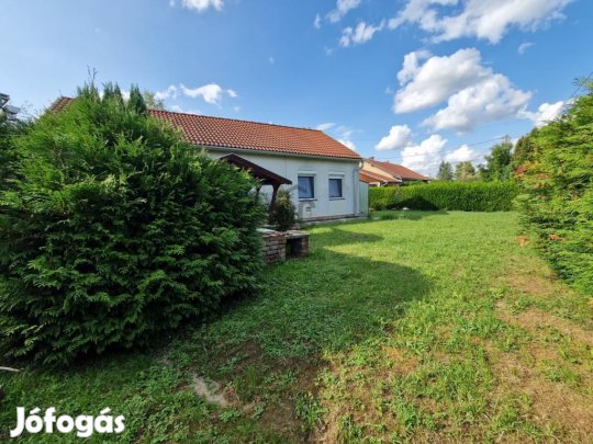 Bázakerettyei 57 nm-es ház eladó