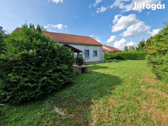 Bázakerettyei 57 nm-es ház eladó