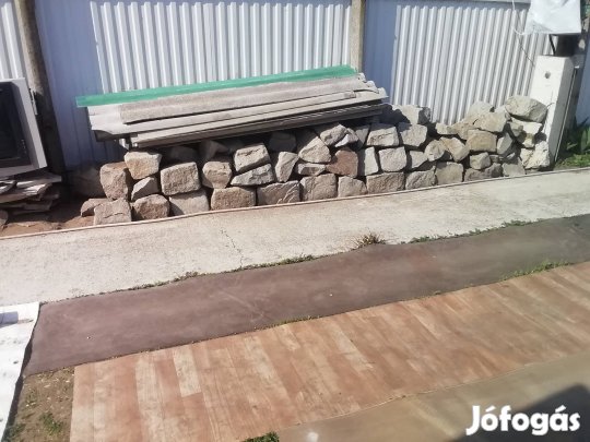 Bazalt kő eladó. Kb, 2 m3. 