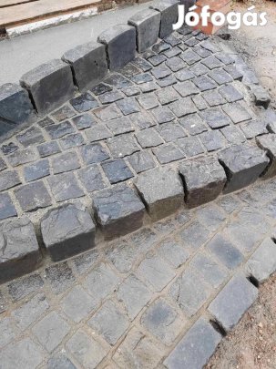 Bazalt kő kockakő, macskakő, térkő, felezett 8-10 cm kivitelezői kedv