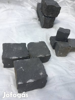 Bazaltkocka, macskakő, bazalt kockakő térburkolókő (friss törés) Eladó