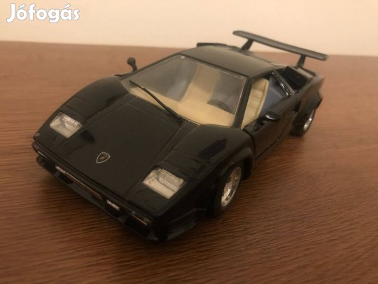 Bburago Lamborghini Countach (1988) modell 1:24-es méretben