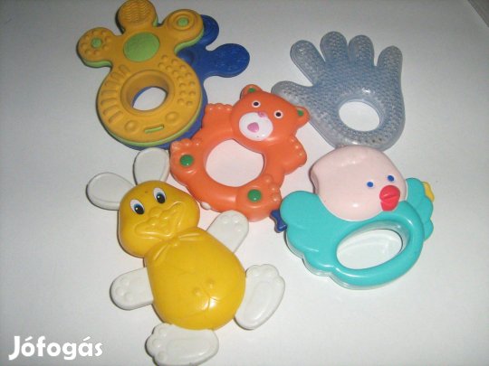 Bébi csörgő rágóka kiskanál egybe ami a képeken