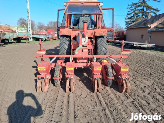 Becker 4 soros pneumatikus szemenkénti vetőgép