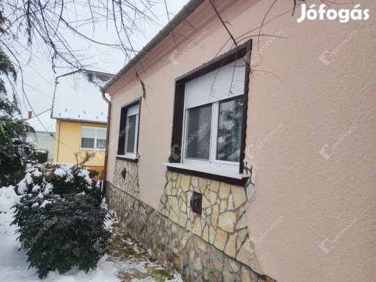 Becsehelyen ELADÓ 80 m-es  klasszikus, időtálló Kádár kocka