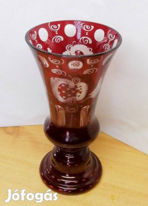 Bécsi barokk díszítésű borvörös váza. Bohemia Egermann XX. század