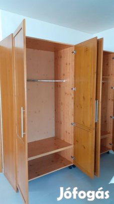 Beépített ruhásszekrény