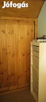 Beépített szekrény- tolóajtós, fenyő