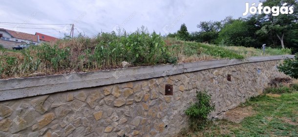 Befektetés, ami hazavár  Pannonhalma szívében, örök kilátással.