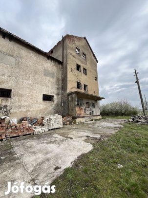 Befektetők figyelem! Szálló, szálloda, lakópark, logisztikai központ.