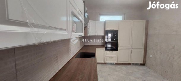 Befektetőknek is! Felújított ház, telephely Makón