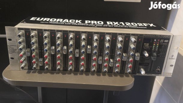 Behringer Eurorack Pro RX1202FX típusú, 3U méretű rackbe szerelhető an