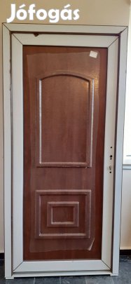 Bejárati Ajtó Extra Hangszigeteléssel