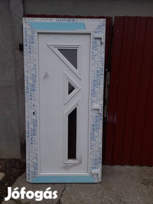 Bejárati ajtó 5 pontos zárral