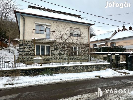 Béke krt.-on felújítandó családi ház eladó!