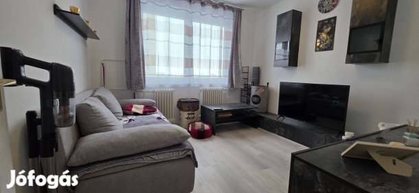Béke városrész 2 szobás, erkélyes, panel lakás eladó