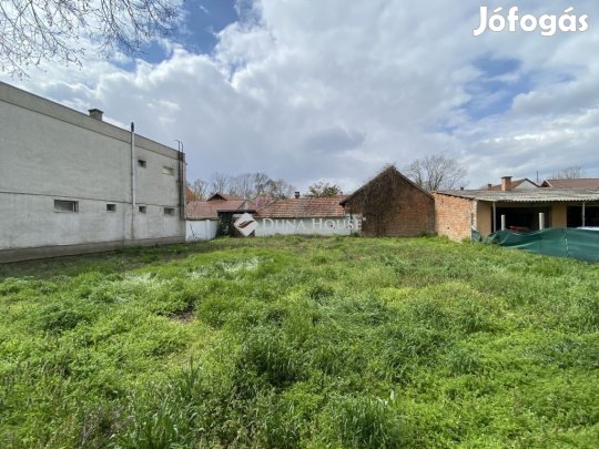Békéscsaba belvárosában építési telek eladó!