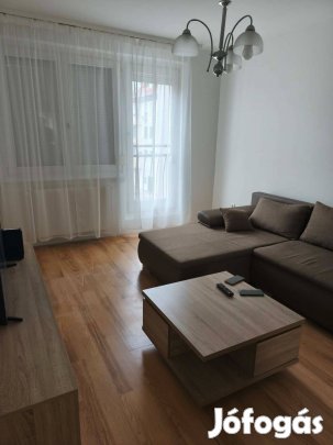 Békéscsaba központjában 2 emeleti 56 m2-es lakás