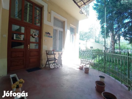 Békéscsabai 107 nm-es lakás eladó