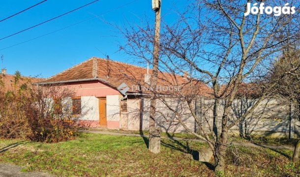 Békéscsabai 108 nm-es ház eladó