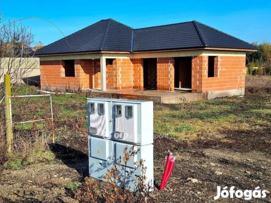 Békéscsabai 120 nm-es ház eladó