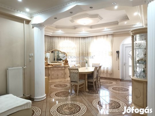 Békéscsabai 200 nm-es ház eladó