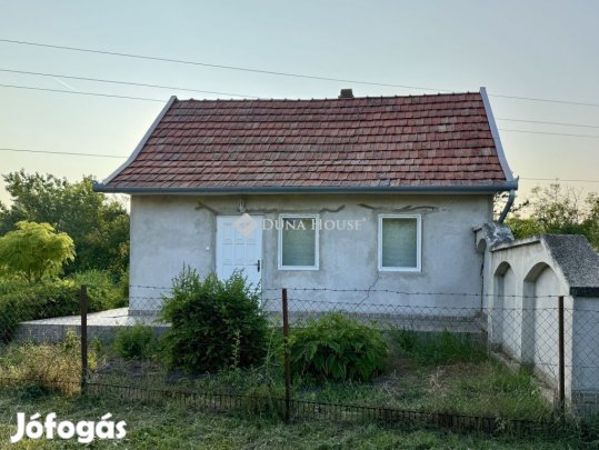 Békéscsabai 35 nm-es ház eladó