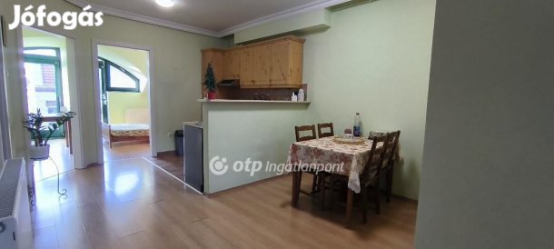 Békéscsabai 57 nm-es lakás eladó