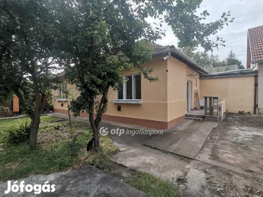 Békéscsabai 65 nm-es ház eladó