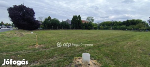 Békéscsabai 802 nm-es telek eladó
