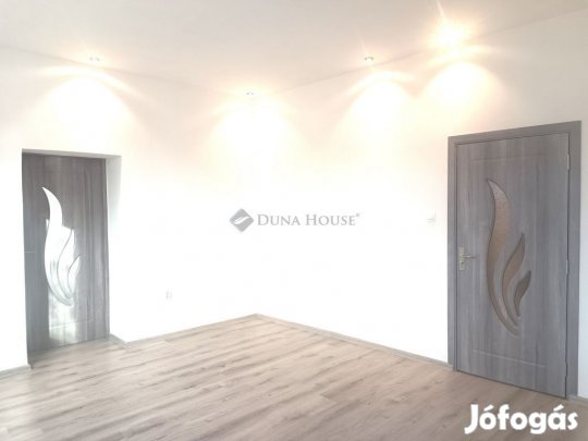 Békéscsabai 85 nm-es ház eladó