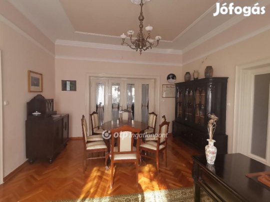 Békéscsabai eladó 180 nm-es ház