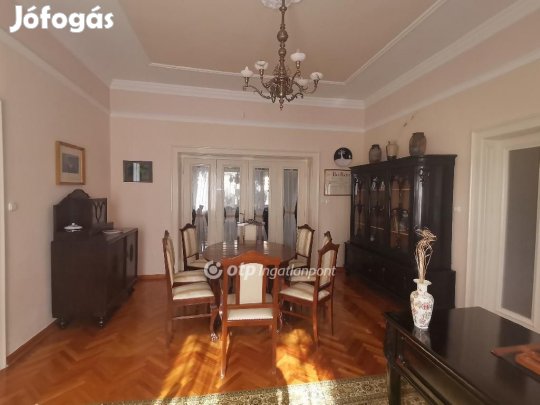 Békéscsabai eladó 180 nm-es ház