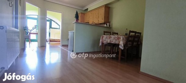 Békéscsabai eladó 572 nm-es lakás